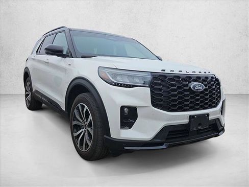 Used 2025 Ford Explorer ST-Line image 2