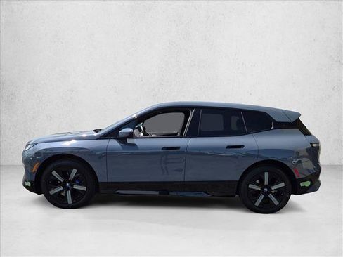 Used 2024 BMW iX xDrive50 w/ Premium Package AWD/4WD image 9