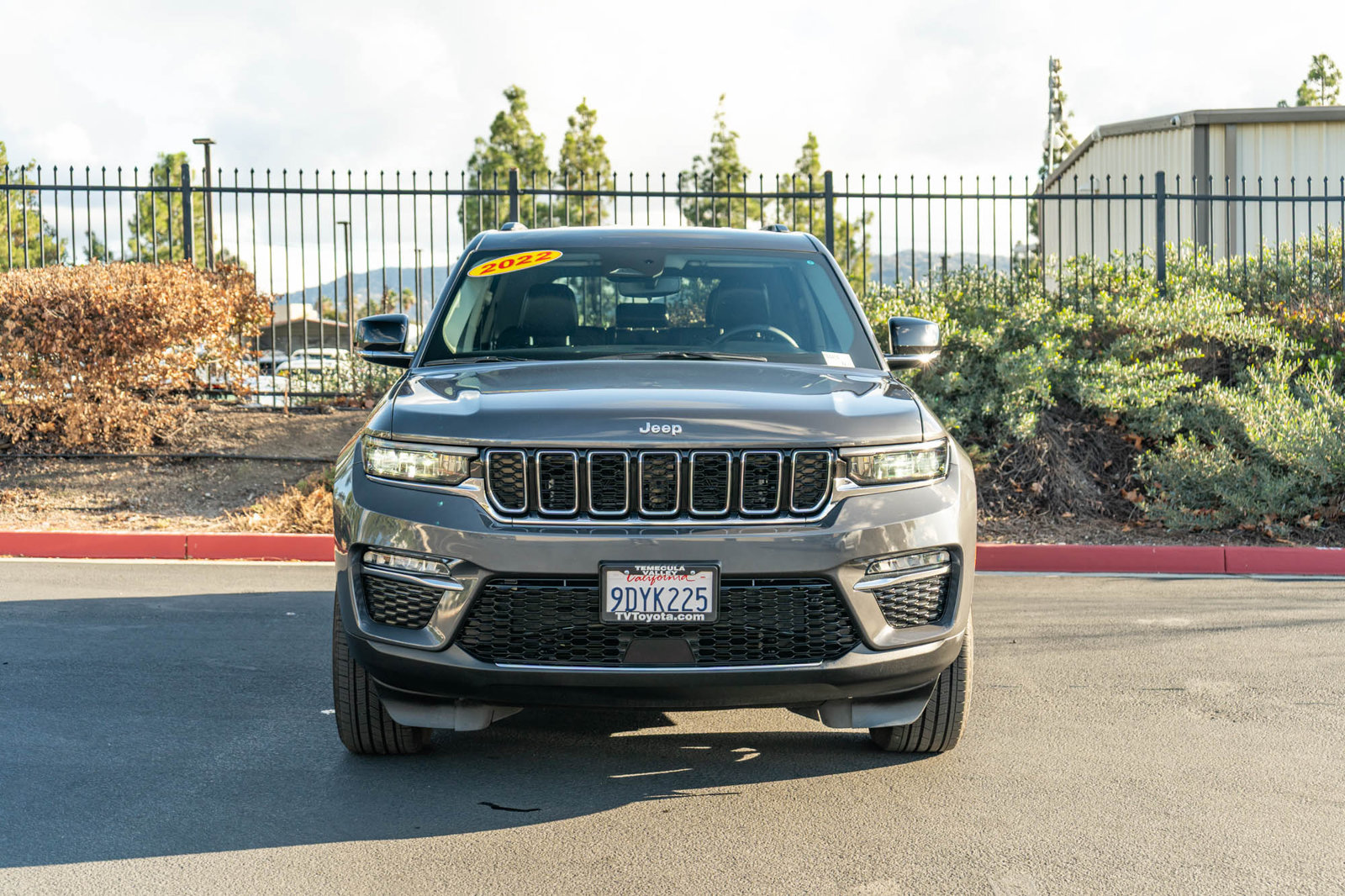Used 2022 Jeep Grand Cherokee Limited w/ Trailer Tow Prep Group (B) RWD image 2