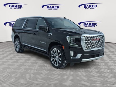 Used 2022 GMC Yukon XL Denali AWD/4WD image 3