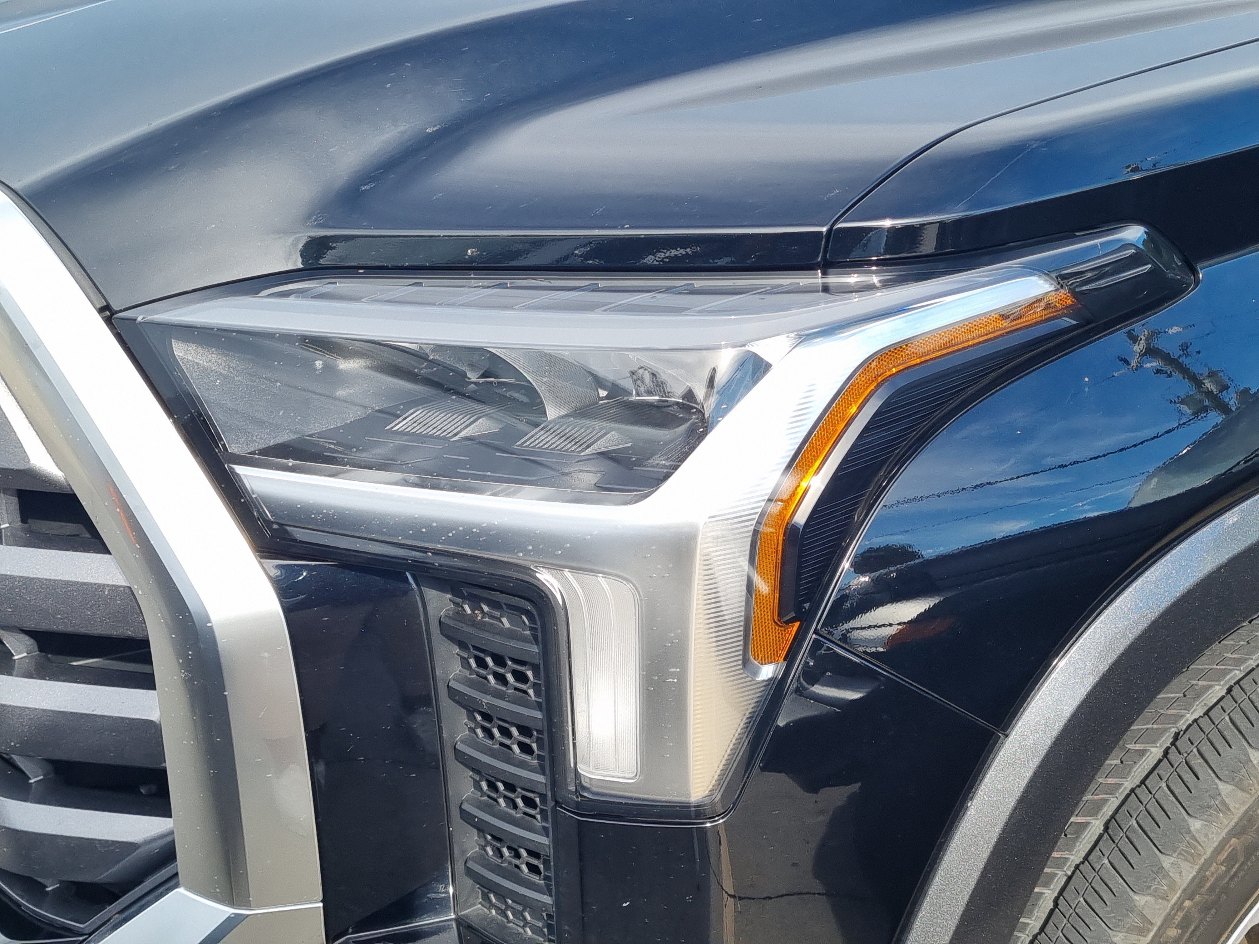 Used 2025 Toyota Tundra Limited AWD/4WD image 4