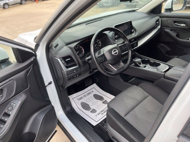 Used 2025 Nissan Rogue SV FWD image 10