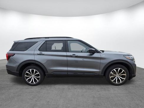 Used 2025 Ford Explorer ST-Line image 3