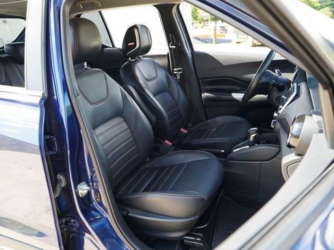 Used 2019 Nissan Kicks SR w/ SR Premium Package FWD image 13