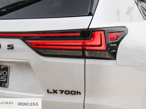 New 2026 Lexus LX 700h Luxury image 7