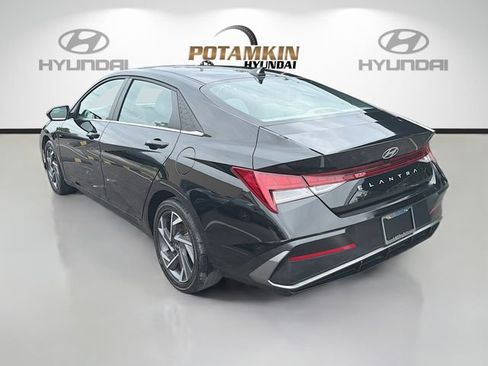 Certified 2025 Hyundai Elantra SEL w/ Cargo Package FWD image 7