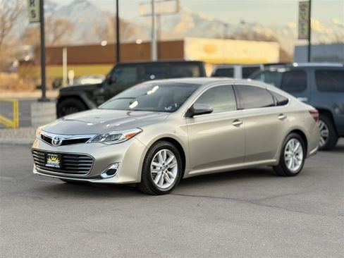 Used 2014 Toyota Avalon XLE Premium image 3