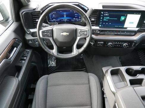 Used 2025 Chevrolet Silverado 1500 LT AWD/4WD image 9