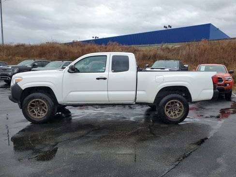 Used 2023 Toyota Tacoma SR image 8