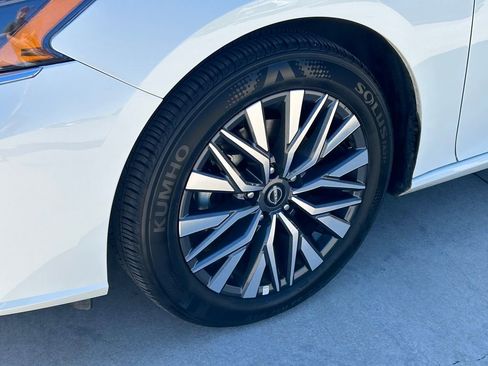 Used 2025 Nissan Altima 2.5 SV image 9