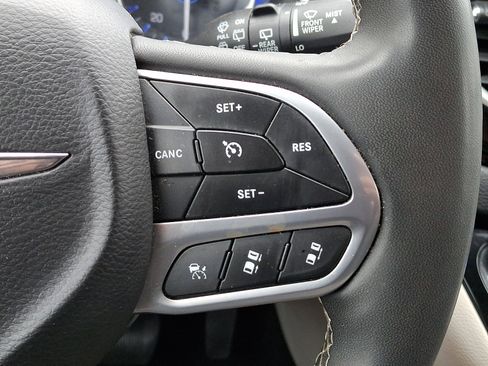 Used 2023 Chrysler Pacifica Touring-L image 20