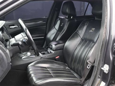 Used 2019 Chrysler 300 S image 9