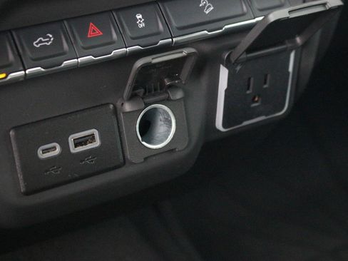 Used 2025 Chevrolet Silverado 2500 Custom w/ Custom Value Package image 31