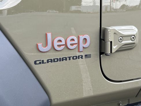 New 2025 Jeep Gladiator Mojave w/ Convenience Group image 35