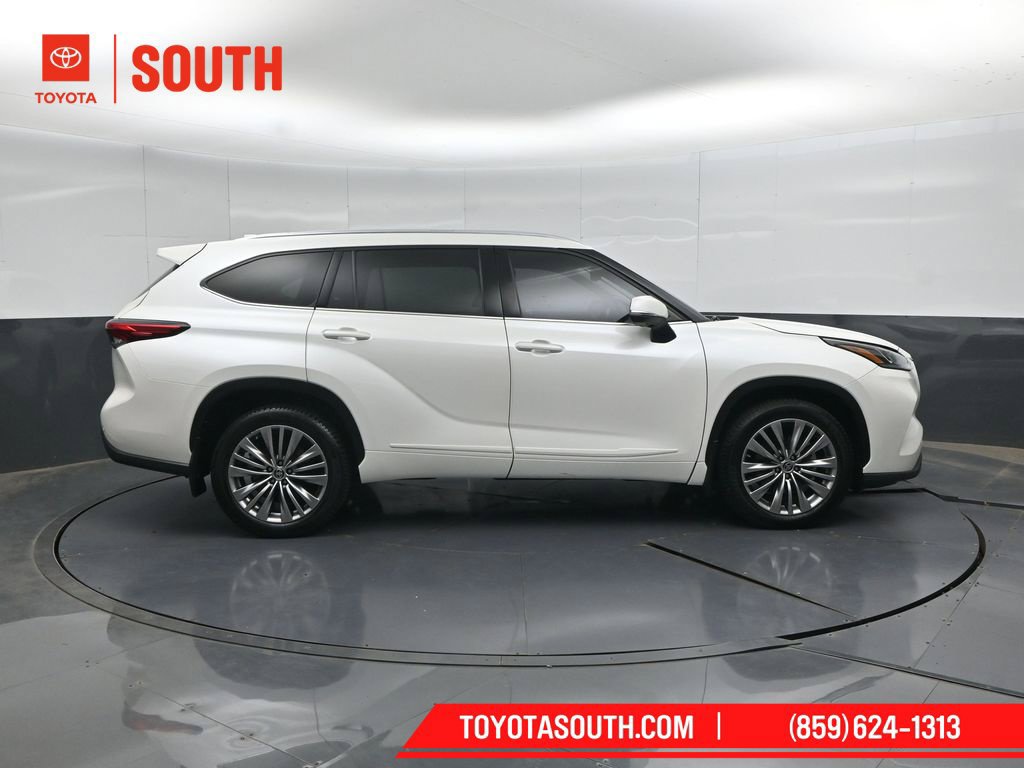 Used 2021 Toyota Highlander Platinum AWD/4WD image 3