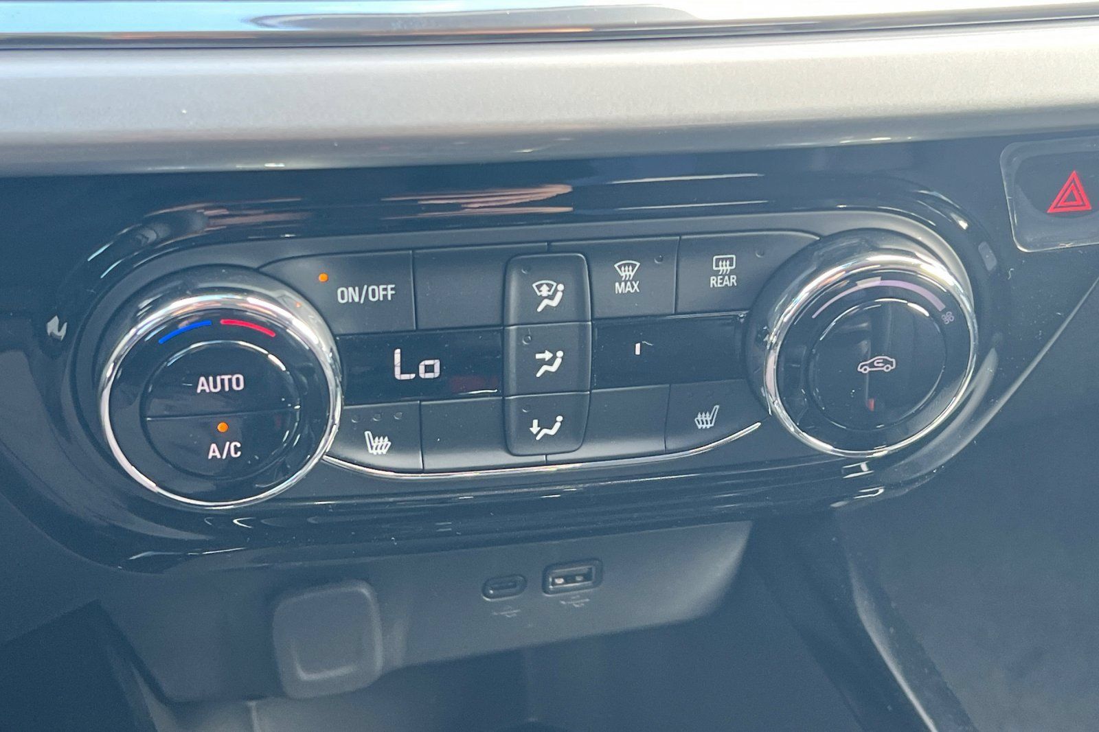New 2026 Chevrolet Trax LT w/ LT Convenience Package FWD image 17