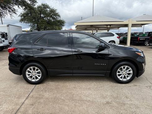 Used 2018 Chevrolet Equinox LS image 8