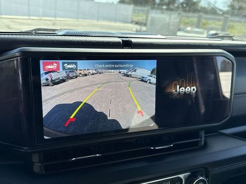 Used 2024 Jeep Wrangler Unlimited Rubicon w/ Technology Group AWD/4WD image 14