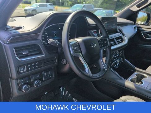 Used 2023 Chevrolet Suburban Z71 w/ Luxury Package AWD/4WD image 10