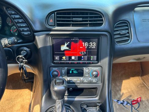 Used 2002 Chevrolet Corvette Coupe w/ Preferred Equipment Group1 RWD image 18