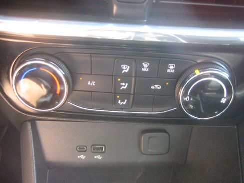 Used 2025 Buick Encore GX Sport Touring FWD image 18