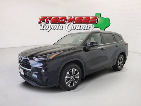 Used 2026 Toyota Highlander XLE AWD/4WD image 1