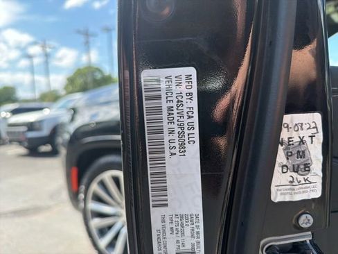 Used 2023 Jeep Grand Wagoneer Series II image 38