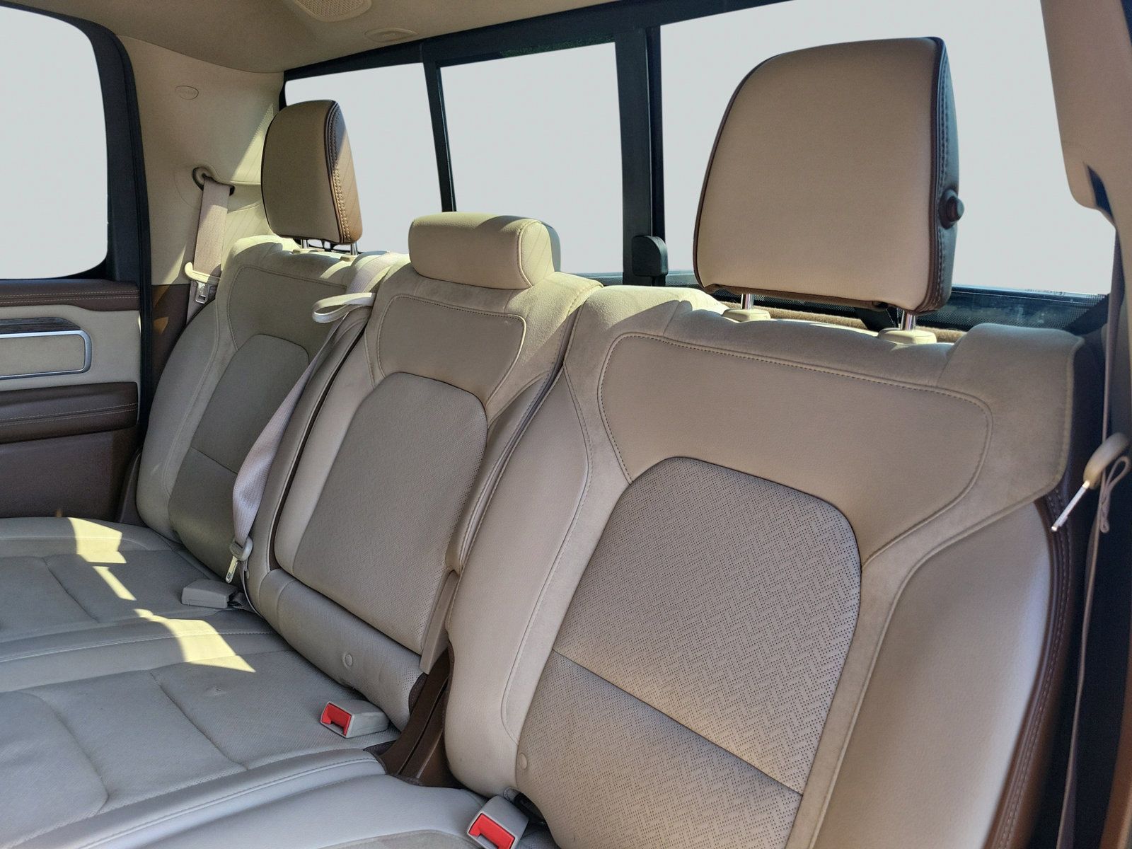 Used 2019 RAM 1500 Laramie AWD/4WD image 28
