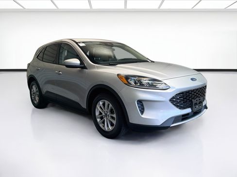 Used 2020 Ford Escape SE FWD image 3