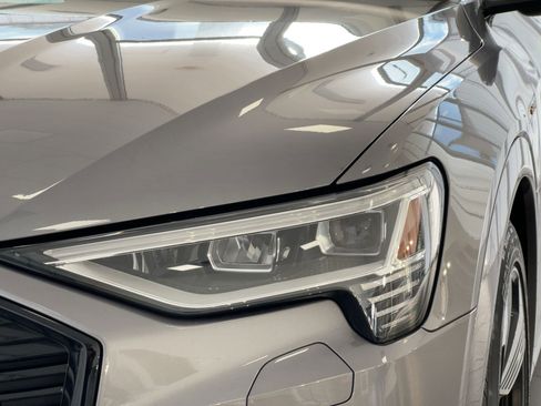 Used 2022 Audi e-tron Premium Plus w/ Premium Plus Package image 11