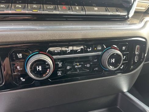 Used 2025 Chevrolet Silverado 1500 High Country image 32