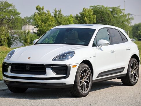 Certified 2026 Porsche Macan AWD/4WD image 22
