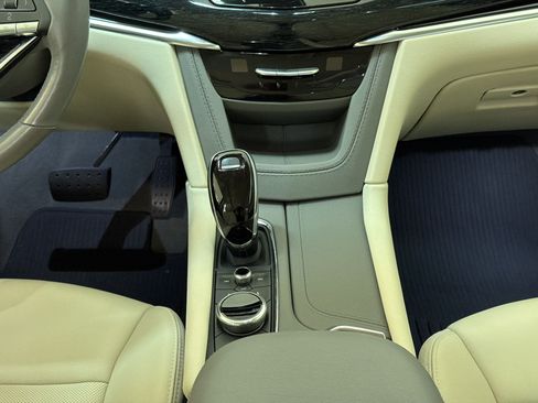 Certified 2023 Cadillac XT6 Premium Luxury w/ Technology Package FWD image 22