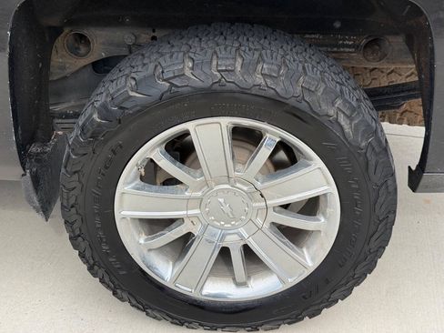 Used 2015 Chevrolet Silverado 1500 High Country w/ High Country Premium Package AWD/4WD image 8