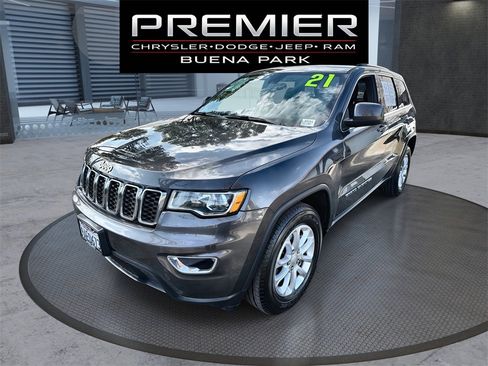 Used 2021 Jeep Grand Cherokee Laredo image 1