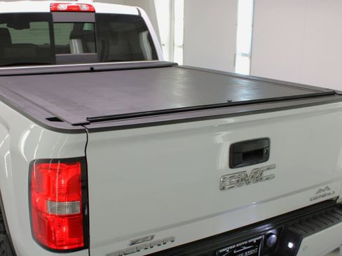 Used 2016 GMC Sierra 2500 Denali w/ Duramax Plus Package AWD/4WD image 20
