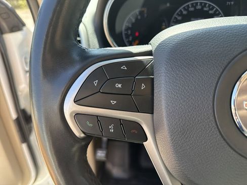 Used 2022 Jeep Grand Cherokee Laredo E w/ Security & Convenience Group image 16