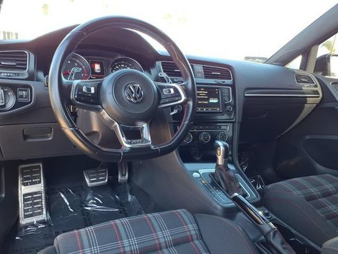 Used 2017 Volkswagen GTI SE FWD image 10