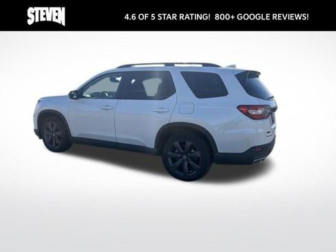 Used 2025 Honda Pilot Sport image 4