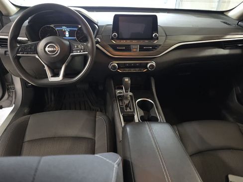 Used 2024 Nissan Altima 2.5 SV FWD image 4