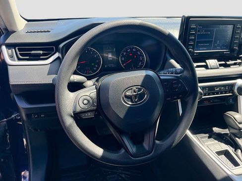Used 2021 Toyota RAV4 XLE w/ Convenience Package FWD image 11