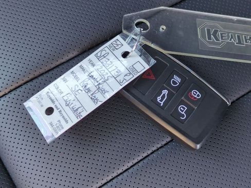 New 2025 Land Rover Range Rover SE image 36