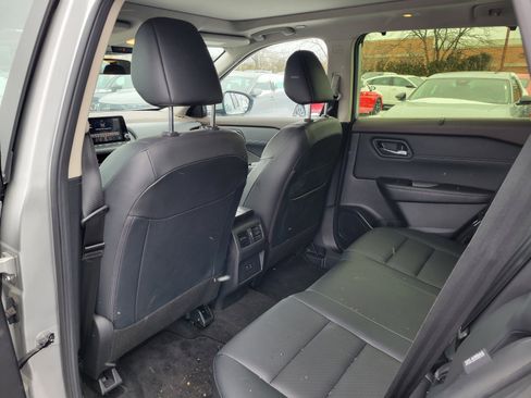 Used 2023 Nissan Rogue SV w/ SV Premium B Package image 12