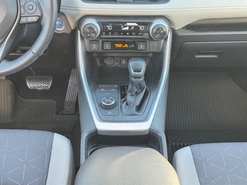 Used 2021 Toyota RAV4 XLE image 14