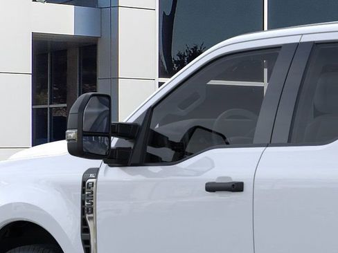 New 2026 Ford F250 XL w/ XL Chrome Package image 39