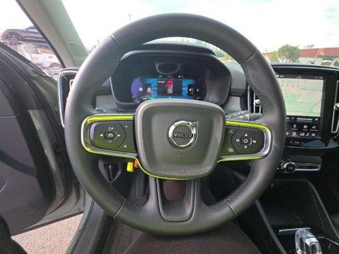 Used 2024 Volvo XC40 B5 Plus w/ Protection Package Premier AWD/4WD image 6