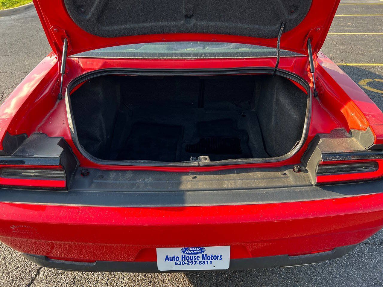 Used 2015 Dodge Challenger SXT RWD image 15