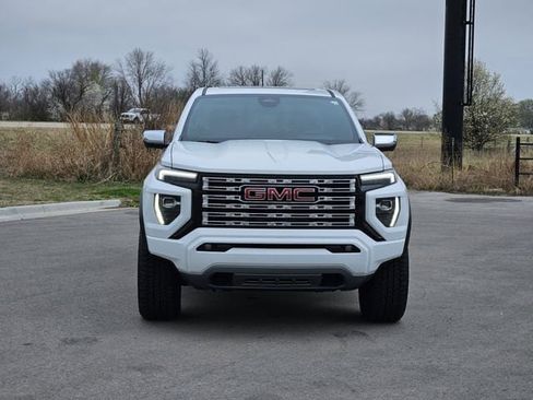 Used 2025 GMC Canyon Denali image 2