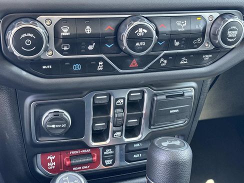 Used 2025 Jeep Wrangler Unlimited Rubicon 4xe w/ Safety Group AWD/4WD image 25