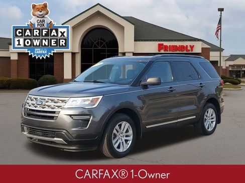 Used 2018 Ford Explorer XLT image 2